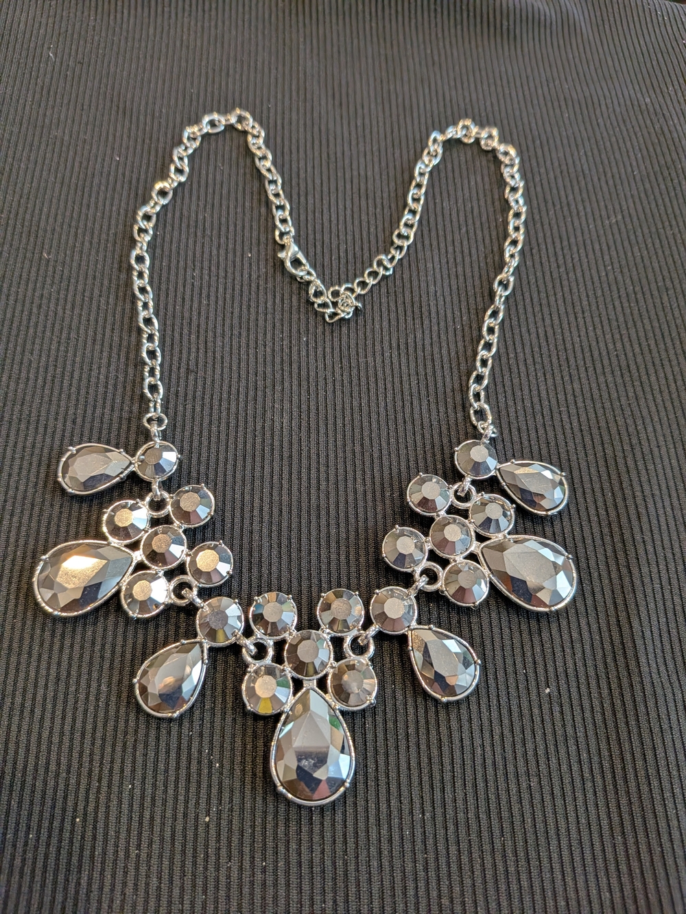 paparazzi Gunmetal Faceted Teardrop Bib Necklace 10.5"